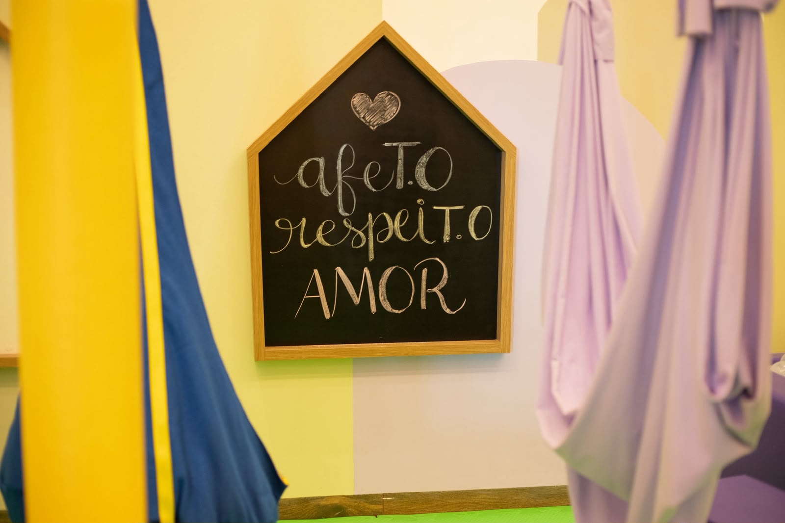 Quadro escrito afeto, respeito e amor